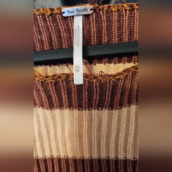 FREE PEOPLE DISTRESSED SWEATER - OFF SHOULDER/ SCOOP NECK - CROPPED - Picture 5 of 5